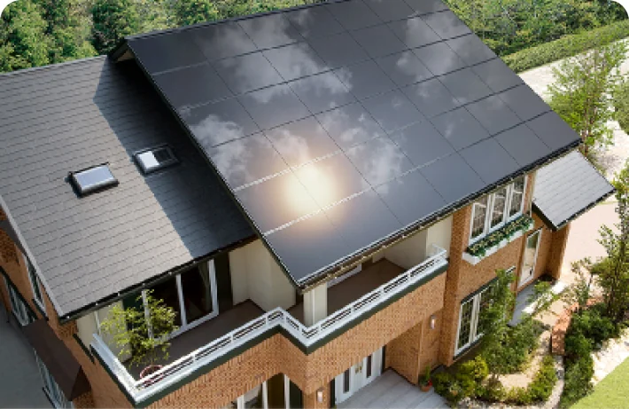 屋根一体型の太陽光発電パネルを搭載した一条工務店の家
